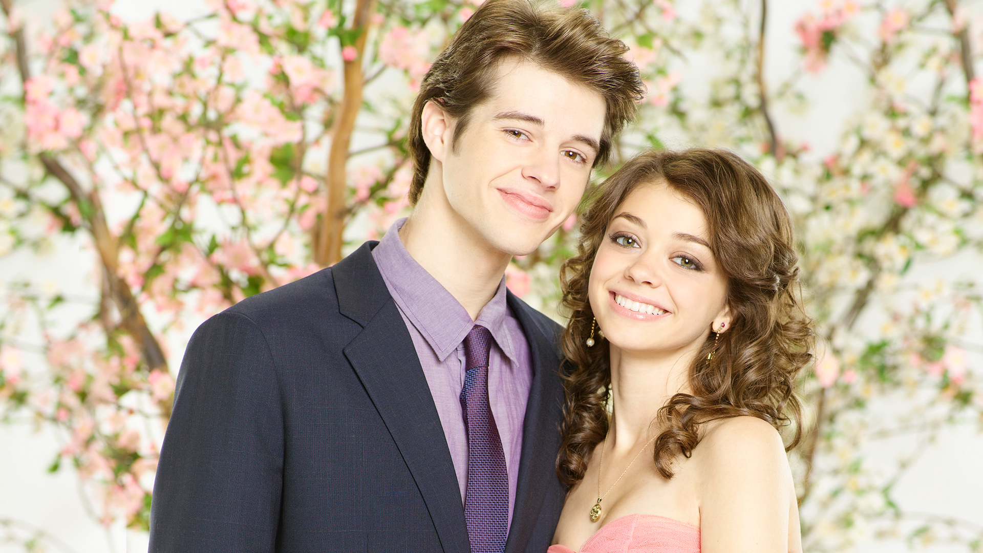 Geek charming. Саша Питерс прекрасный принц.