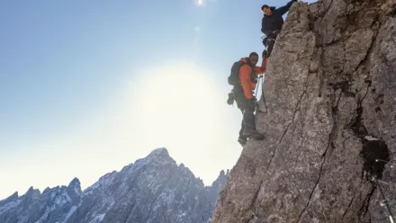 thumbnail - Bear Grylls ile Yabanda S6:E1 Anthony Mackie, İtalyan Dolomit Dağları'nda